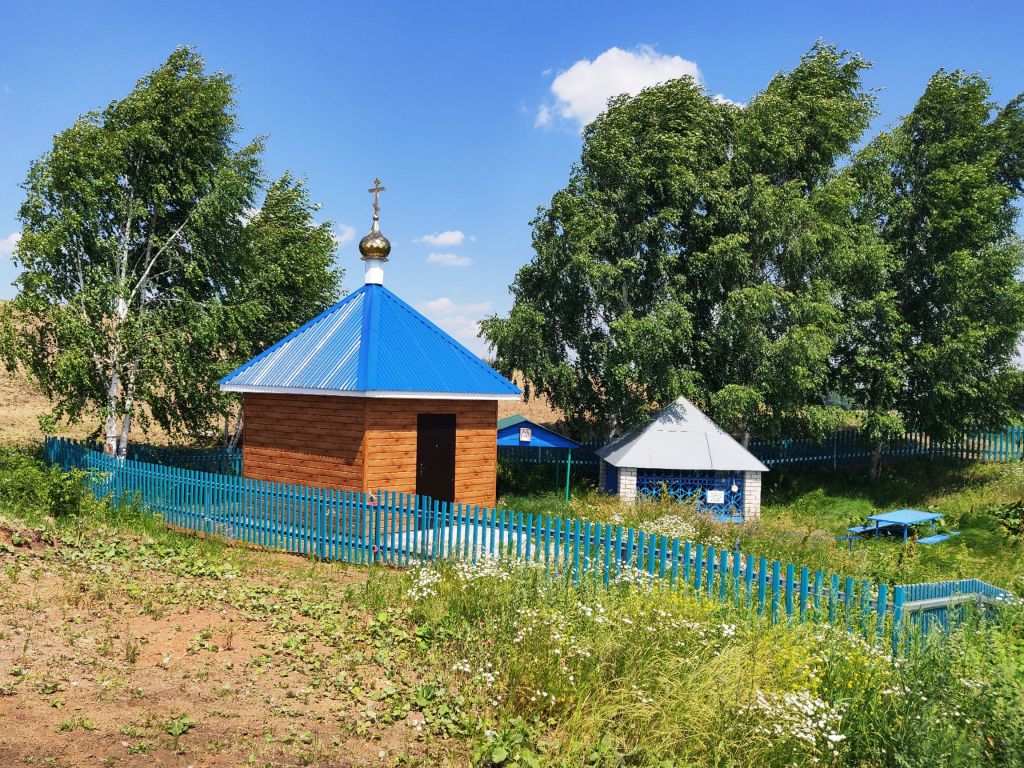 Неизвестная часовня-купальня, Тюлячи (Тюлячинский район, Республика Татарстан). общий вид в ландшафте, Общий вид на постройки Святого ключа