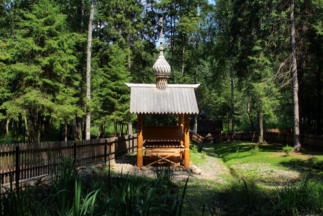 Часовня - купель Тихвинской иконы Божией Матери, Неглово (Александровский район, Владимирская область). фасады