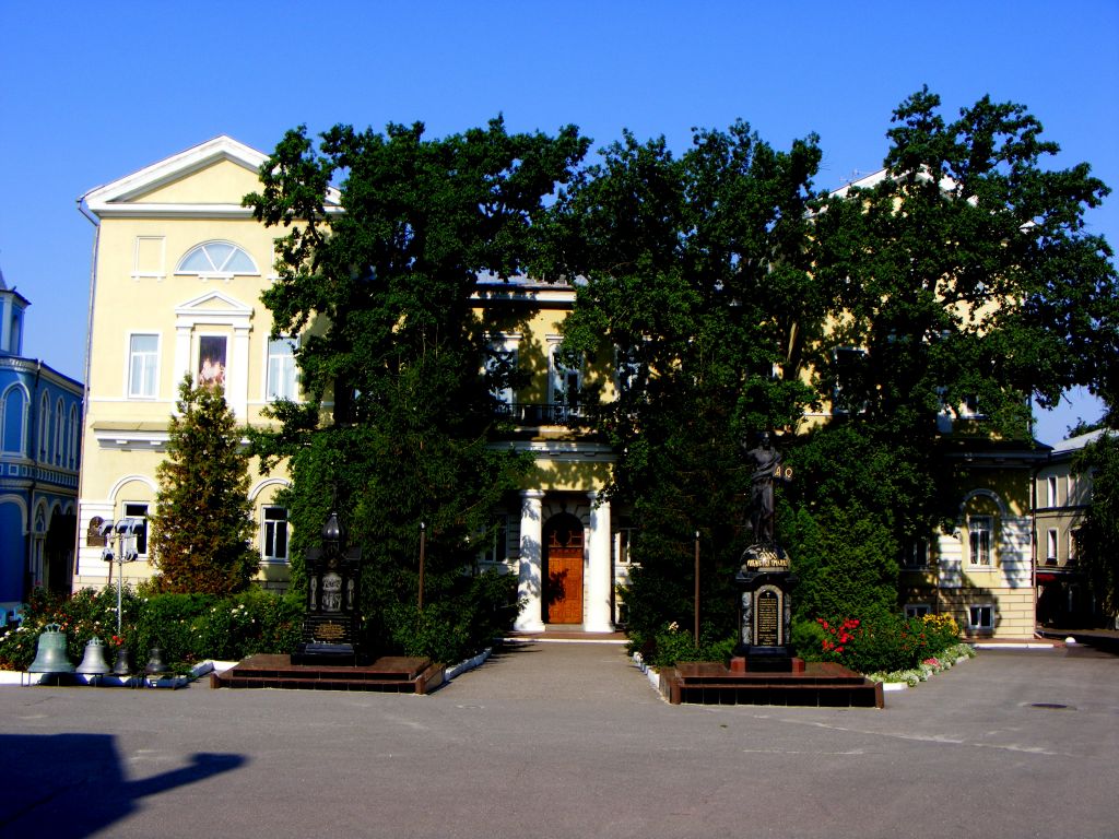 Домовая церковь Иоанна Богослова в Архиерейском доме, Харьков (Харьков, город, Украина, Харьковская область). фасады, Резиденция Харьковских архиереев (Архиерейский дом)