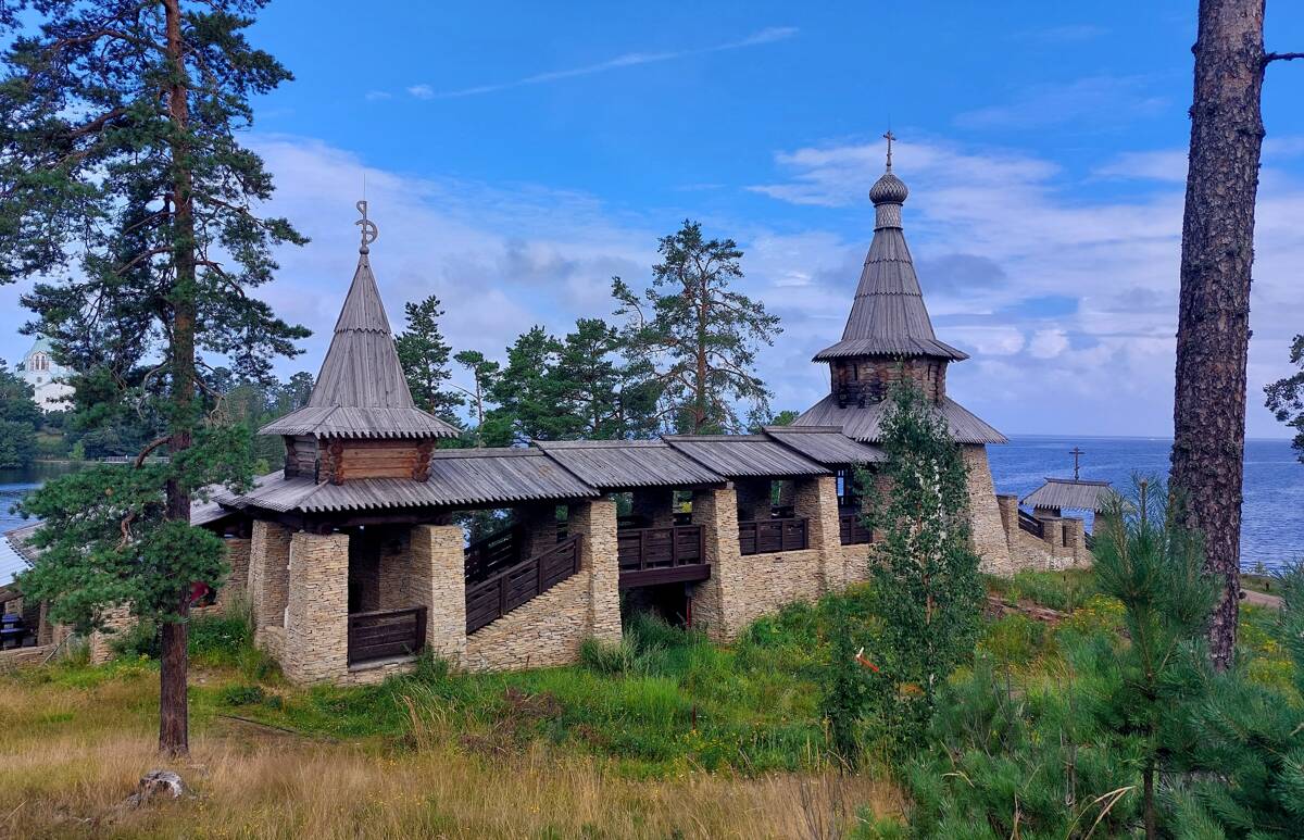 Спасо-Преображенский Валаамский монастырь. Часовня Всех Святых Валаамских, Валаамские острова (Сортавальский район, Республика Карелия). общий вид в ландшафте