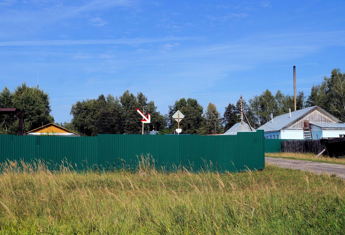 Церковь Луки (Войно-Ясенецкого), Хольковский (Меленковский район, Владимирская область). дополнительная информация, Общий вид Психо-неврологического интерната с единственной точки, где можно рассмотреть церковь на его территории и находясь вне камер видеонаблюдения.