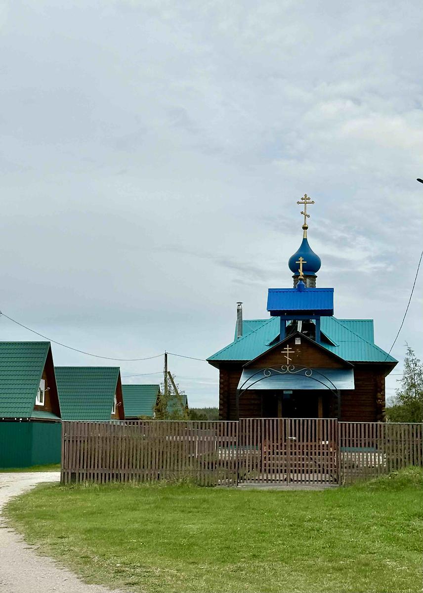 общий вид в ландшафте. Церковь Успения Пресвятой Богородицы, Юромка (Селивановский район, Владимирская область)