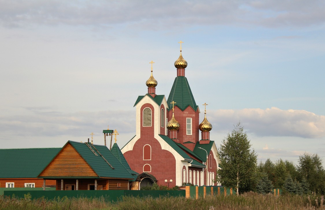 Селиваниха. Церковь Рождества Пресвятой Богородицы (новая). общий вид в ландшафте