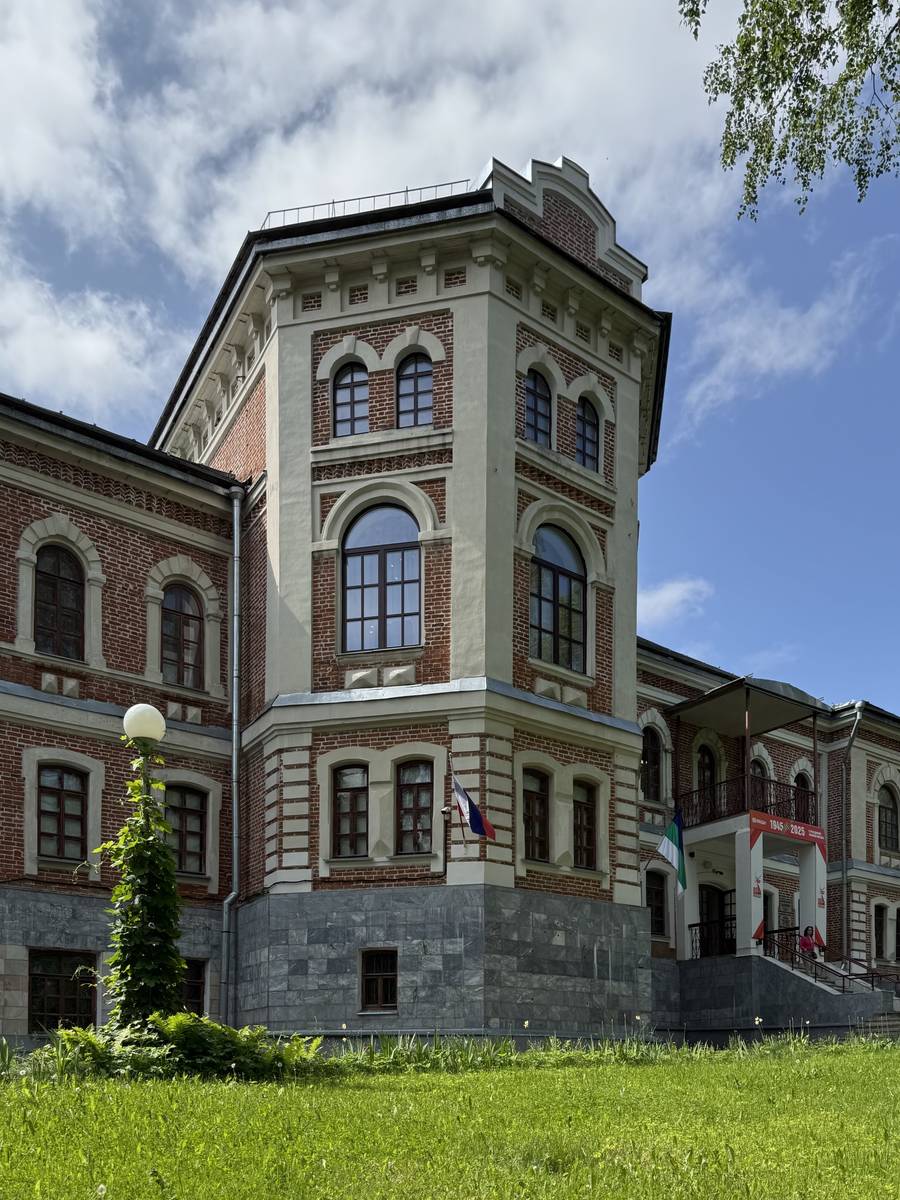 Помещение церкви, фасады. Неизвестная домовая церковь при бывшем Усть-Сысольском духовном училище, Сыктывкар (Сыктывкар, город, Республика Коми)