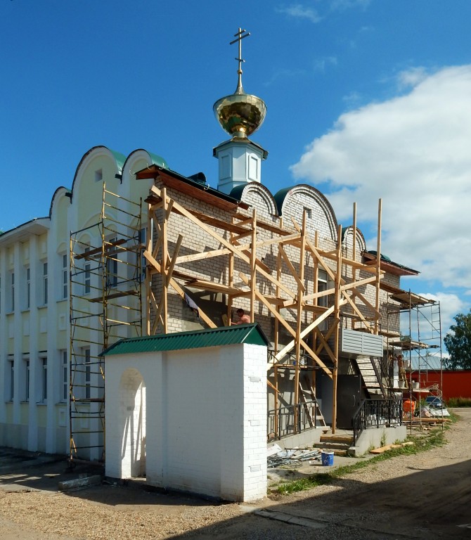 Углич. Богоявленский монастырь. Домовая церковь Рождества Иоанна Предтечи. фасады