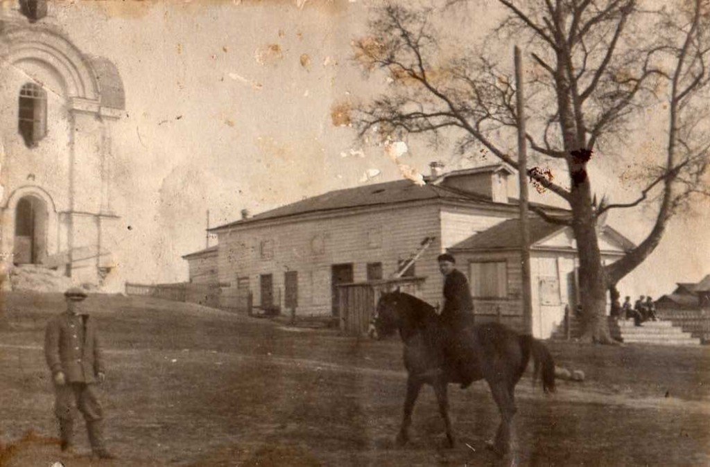 Сарапулка. Церковь Покрова Пресвятой Богородицы (старая). архивная фотография, Старинное фото с сайта Покровского прихода пос. Сарапулка