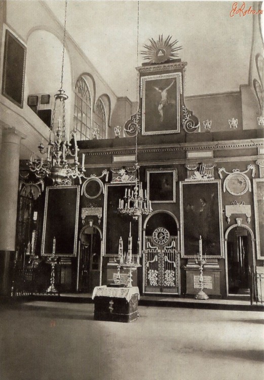 Бабаи. Церковь Михаила Архангела (утраченная). архивная фотография, Иконостас в церкви был окрашен в зелёные с белым тона, 1790 г.