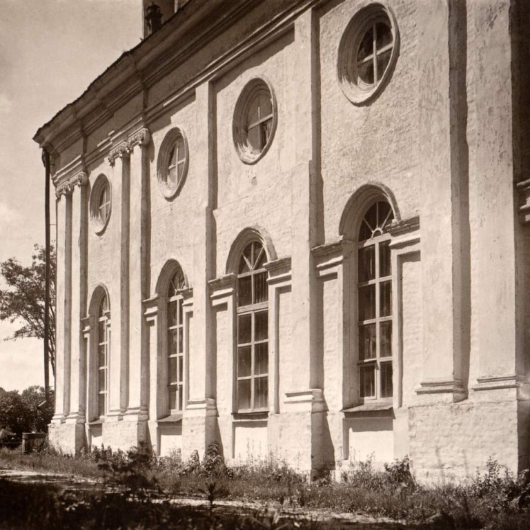 Церковь Михаила Архангела (старая), Бабаи (Харьковский район, Украина, Харьковская область). архивная фотография, Боковой фасад. Частная коллекция. Фото 1910-х годов