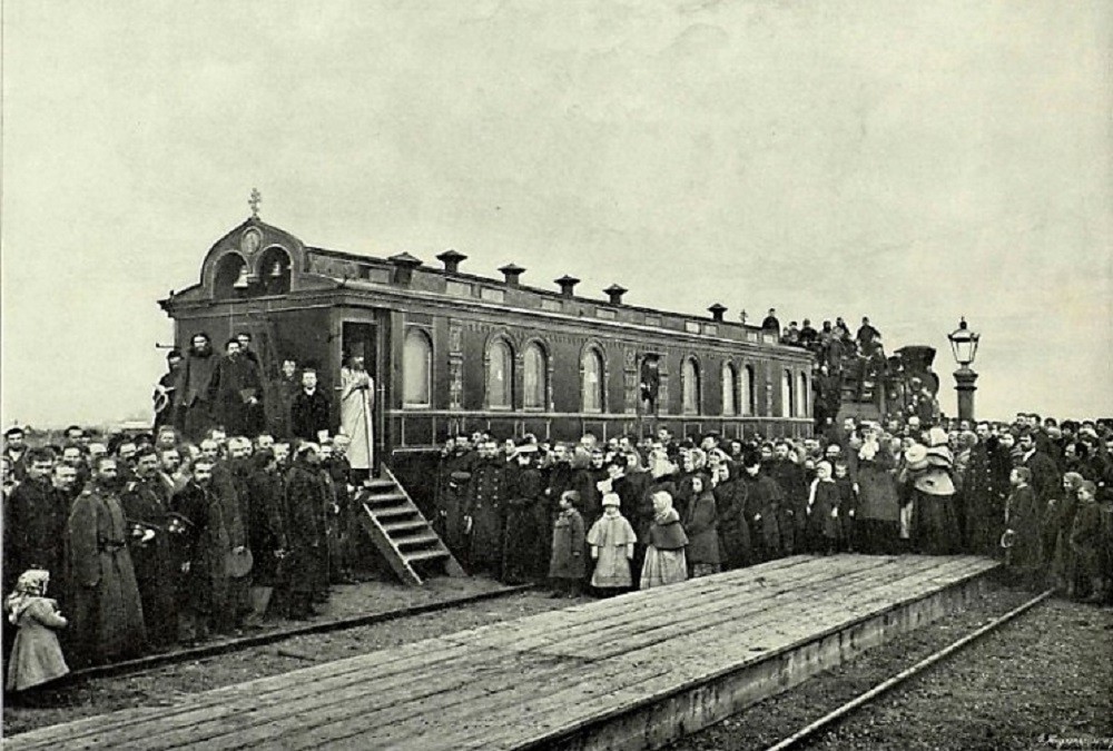 Церковь Ольги равноапостольной, Кировский район (Санкт-Петербург, г. Санкт-Петербург). архивная фотография, Храм-вагон во имя равноапостольной княгини Ольги на одной из станций.