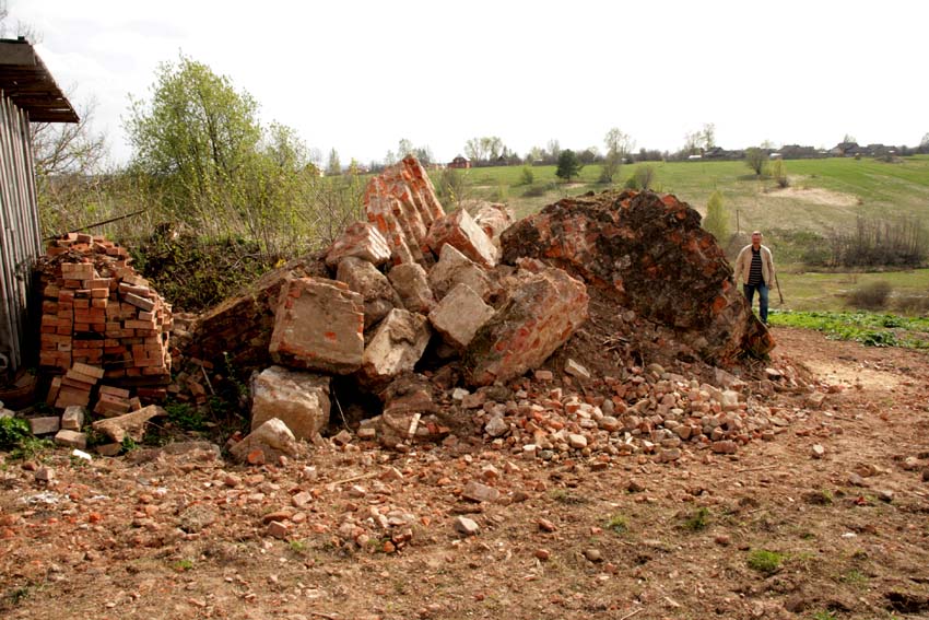 Церковь Илии Пророка (старая), Ивановское (Борисоглебский район, Ярославская область). дополнительная информация, Руины церкви разрушенной в 1960-е годы