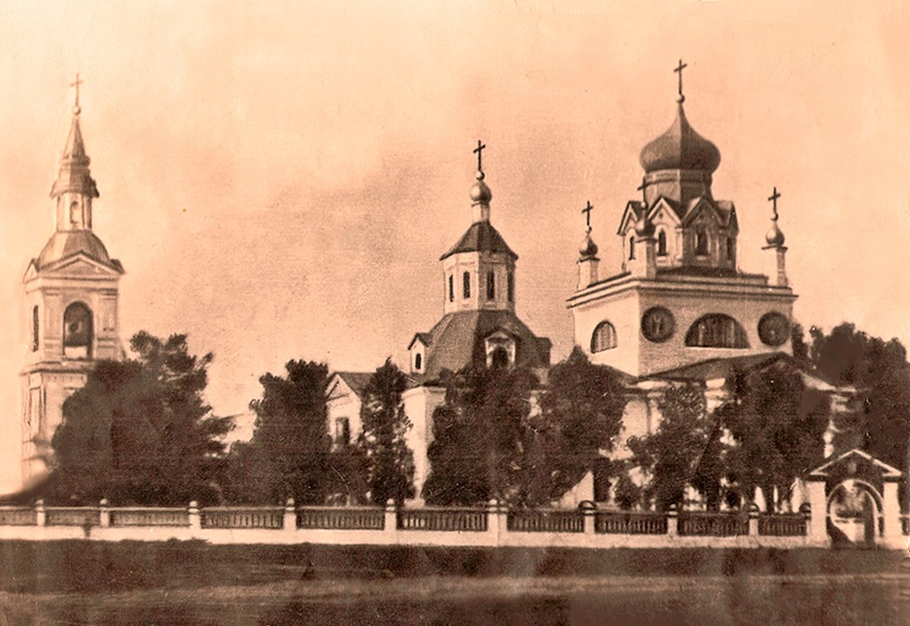 Красное. Церковь Смоленской иконы Божией Матери. архивная фотография, Начало ХХ века. Смоленская церковь - справа. Сайт arzkrasnoe.cerkov.ru