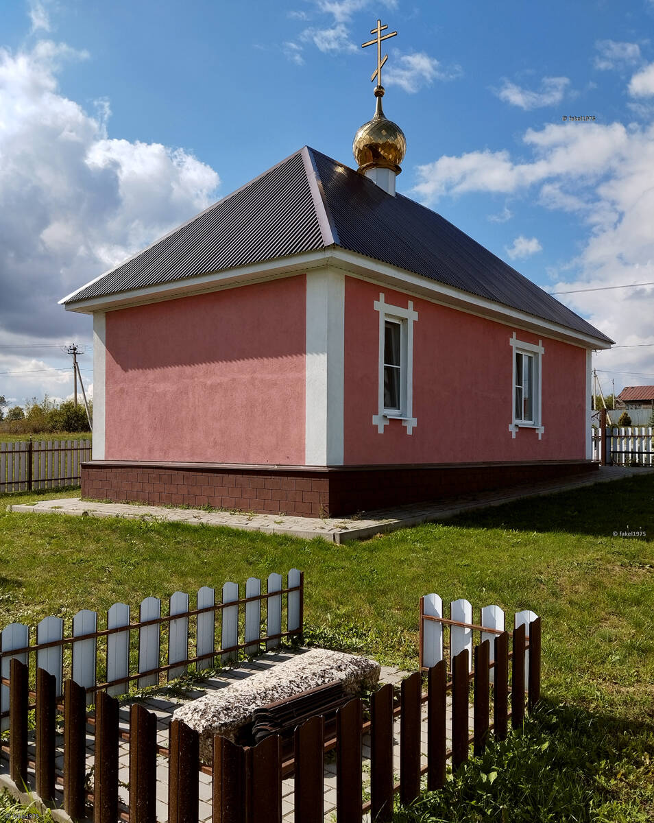 Часовня Димитрия Солунского, Дегтевое (Задонский район, Липецкая область). общий вид в ландшафте