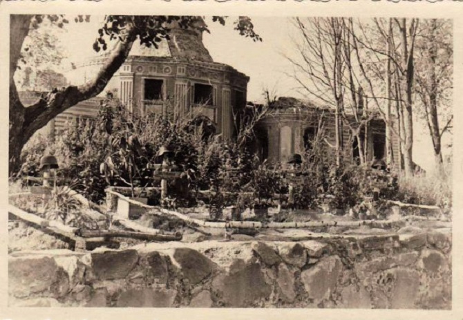 Бежаницы. Церковь Покрова Пресвятой Богородицы. архивная фотография, Северный фасад. Фото 1942 г. с аукциона e-bay.de