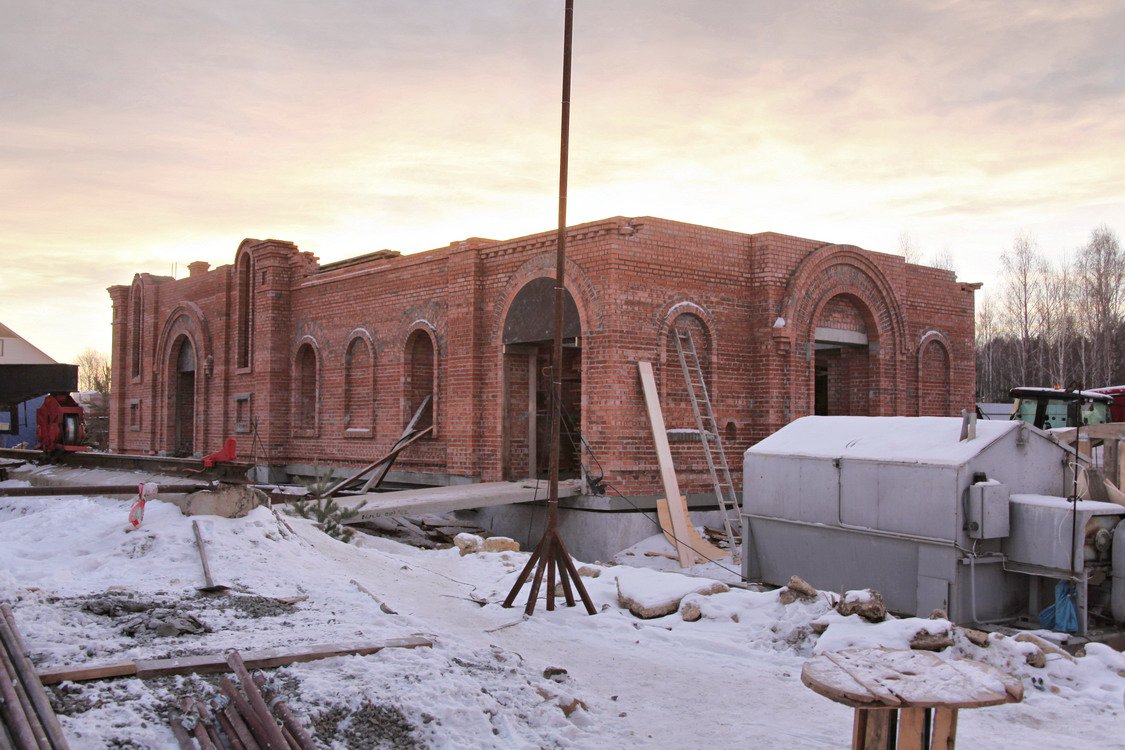 Церковь Михаила Архангела, Томинский (Сосновский район, Челябинская область). документальные фотографии, Храм в ходе строительства