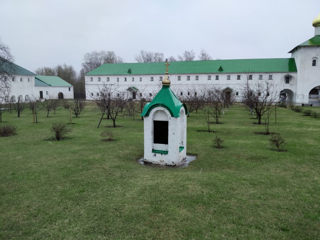 Успенская Флорищева мужская пустынь. Надкладезная часовня, Фролищи (Володарский район, Нижегородская область). фасады
