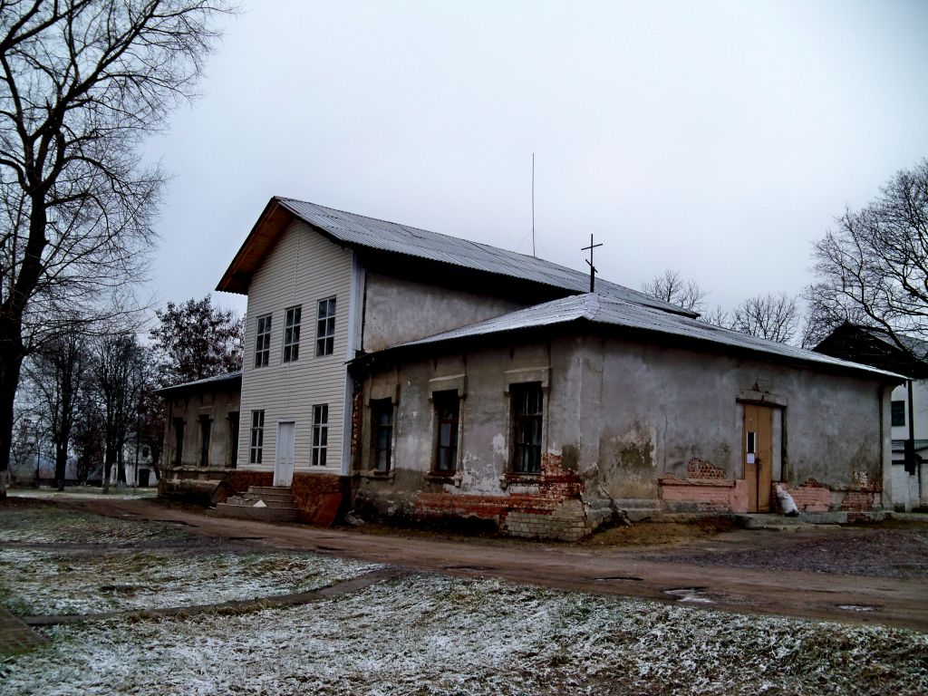 Верхо-Харьковский  Николаевский  монастырь, Стрелечья (Харьковский район, Украина, Харьковская область). фасады, Больничный храм во имя святой и равноапостольной Царицы Елены. Освящён в 1904 году здание в аварийном состоянии и не реставрируют.