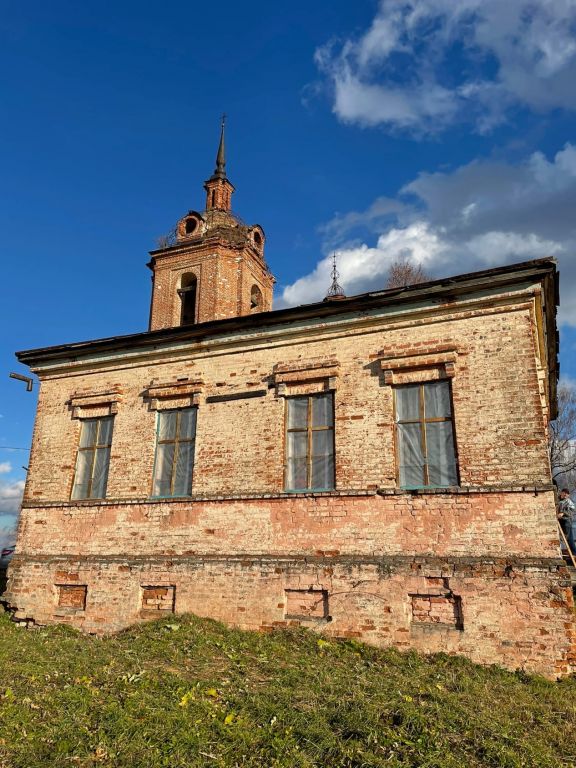 Елово. Молитвенный дом Троицы Живоначальной. фасады