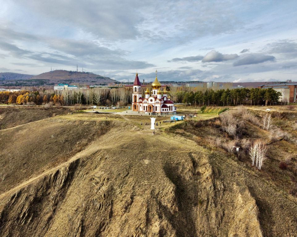 Церковь Новомучеников и исповедников Церкви Русской, Красноярск (Красноярск, город, Красноярский край). общий вид в ландшафте, Вид с Енисея