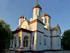 Топрайсар. Церковь Михаила и Гавриила Архангелов