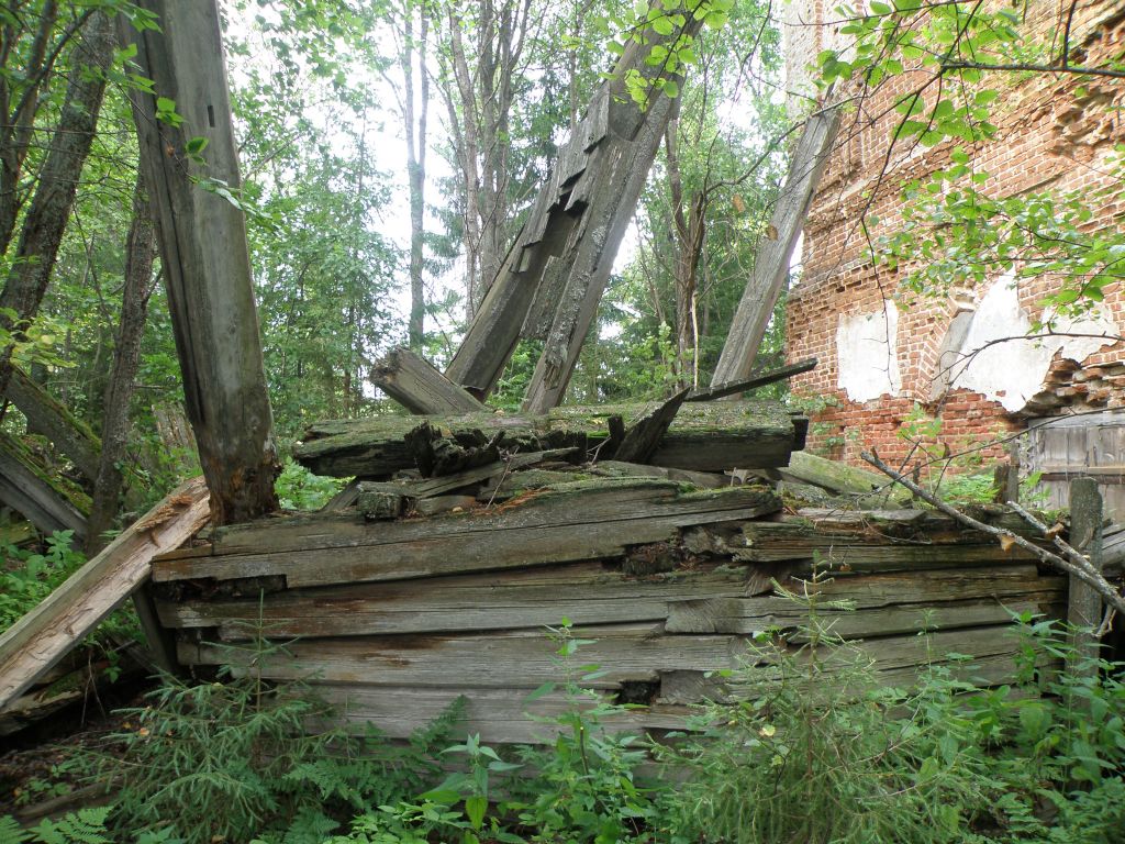 Церковь Николая Чудотворца, Николо-Зубовское, урочище (Харовский район, Вологодская область). архитектурные детали, 9.08.2008
