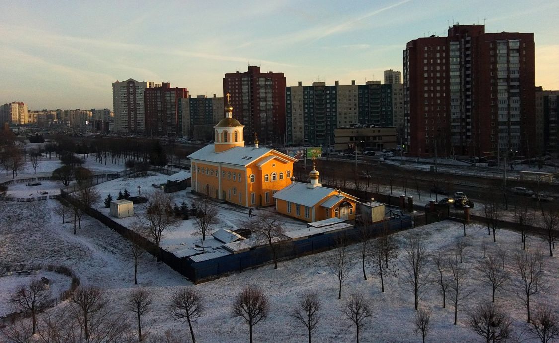 Церковь Марии Магдалины в парке Малиновка, Красногвардейский район (Санкт-Петербург, г. Санкт-Петербург). общий вид в ландшафте