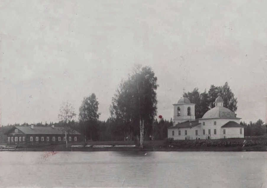 Макарьевская пустынь, Макарьевская пустынь, урочище (Шенкурский район, Архангельская область). архивная фотография, Макарьевская пустынь со стороны озера. Фото рубежа XIX-XX веков.