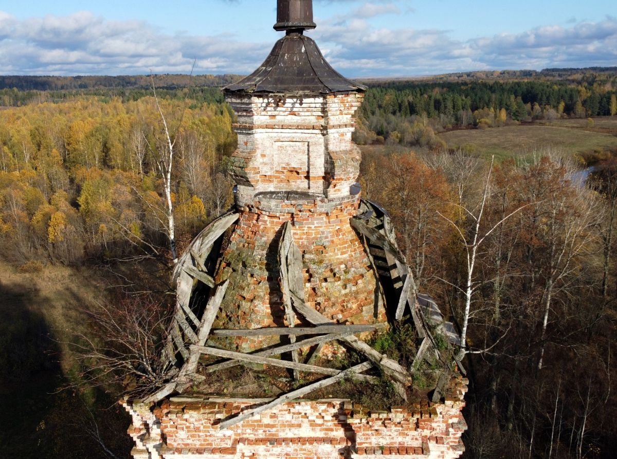 Церковь Георгия Победоносца, Старый Георгий, урочище (Галичский район, Костромская область). архитектурные детали