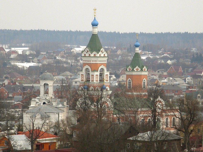 Храмовый комплекс бывшего Якиманского монастыря, Можайск (Можайский городской округ, Московская область). общий вид в ландшафте, Вид с колокольни Ново-Никольского собора