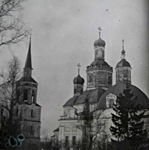 Церковь Николая Чудотворца, Курово, урочище (Пушкинский район и гг. Ивантеевка, Королёв, Московская область). архивная фотография, Первая половина ХХ в. (на фото - крайняя справа, левее - Знаменская церковь с колокольней). Госкаталог музейного фонда. ГНИМА им. Щусева