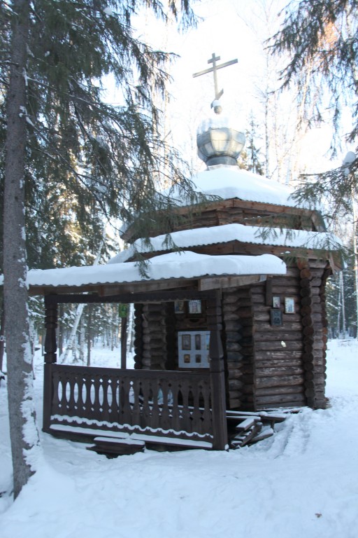 Кирпичный. Часовня Троицы Живоначальной. фасады