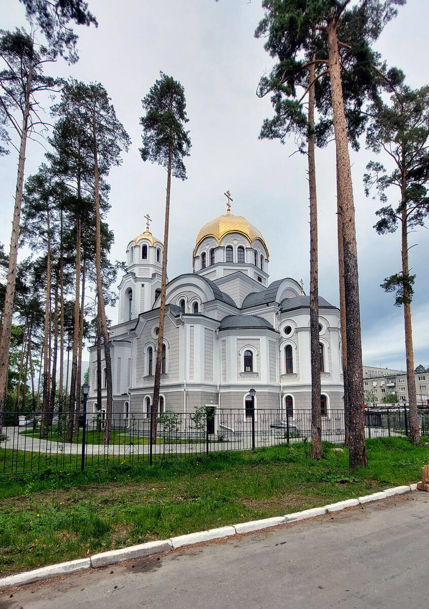 Церковь Космы и Дамиана при Первой областной больнице (новая), Екатеринбург (Екатеринбург (МО город Екатеринбург), Свердловская область). фасады