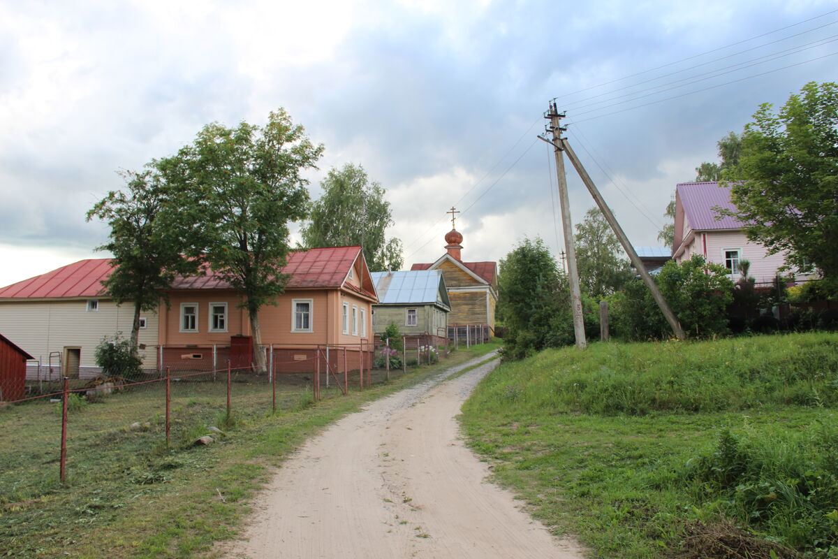 Неизвестная часовня, Красново (Кирилловский район, Вологодская область). общий вид в ландшафте