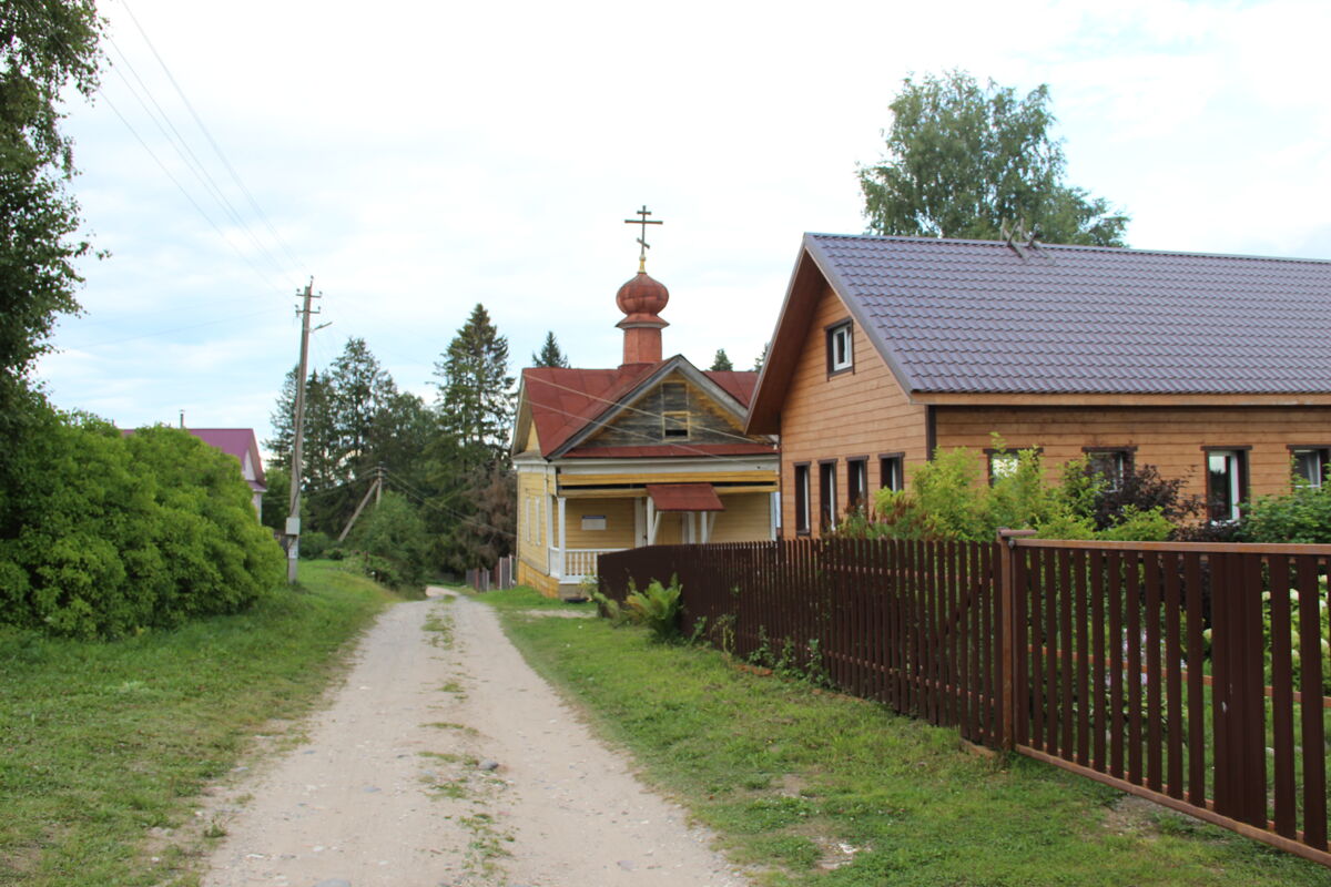 Неизвестная часовня, Красново (Кирилловский район, Вологодская область). общий вид в ландшафте