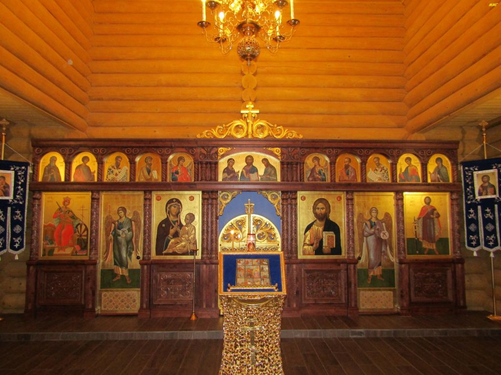 Церковь Владимирской иконы Божией Матери (новая), Елизаветино (Гатчинский район, Ленинградская область). интерьер и убранство, Внутреннее убранство храма.