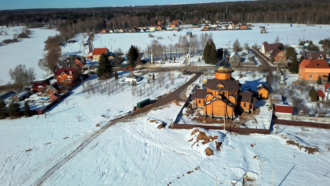 Церковь Георгия Победоносца, Нефедьево (Красногорский городской округ, Московская область). общий вид в ландшафте
