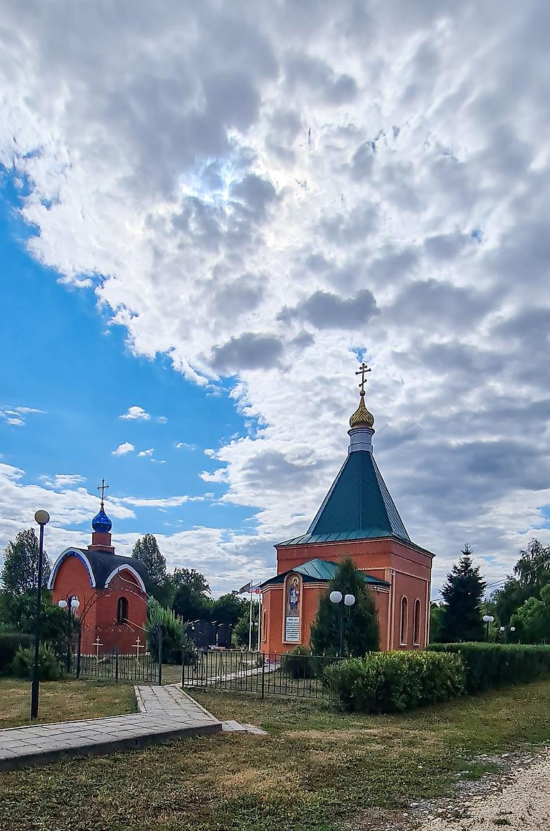 общий вид в ландшафте. Церковь Михаила Архангела, Куликовка 2-я (Лебедянский район, Липецкая область)
