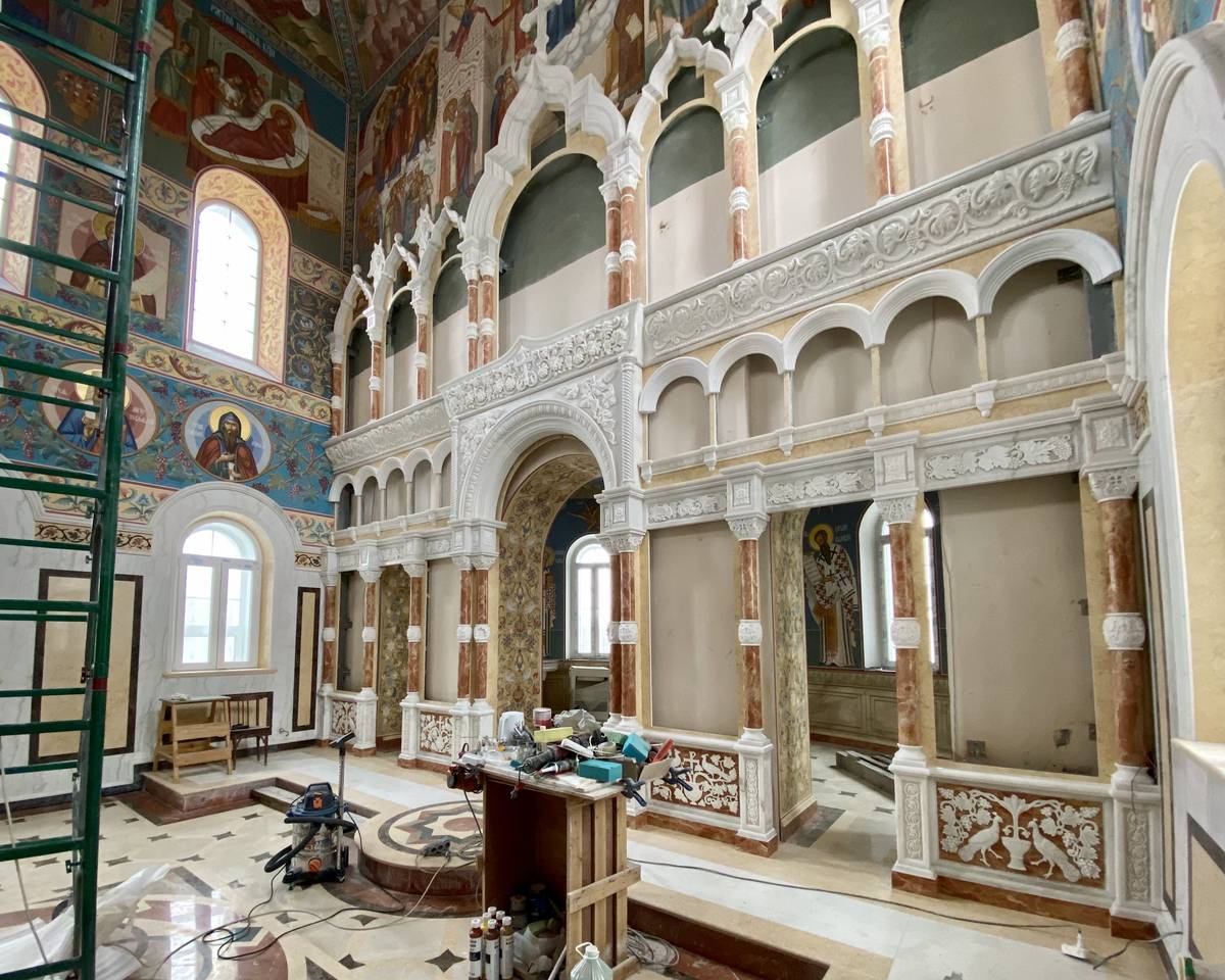 Иконостас, интерьер и убранство. Церковь Покрова Пресвятой Богородицы (новая), Алтайское (Алтайский район, Алтайский край)