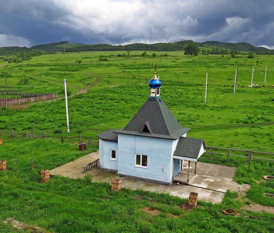 Калинино. Часовня Успения Пресвятой Богородицы. общий вид в ландшафте