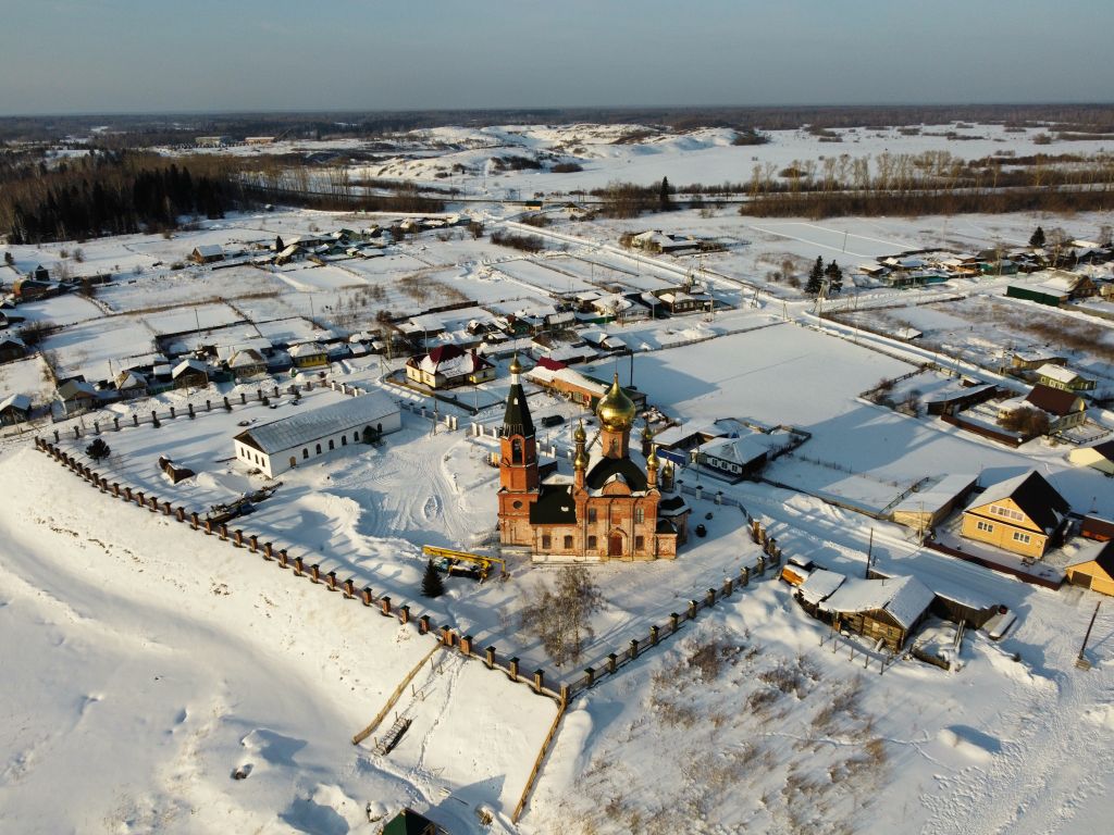 Церковь Николая Чудотворца, Итатский (Тяжинский район, Кемеровская область). общий вид в ландшафте, С дрона