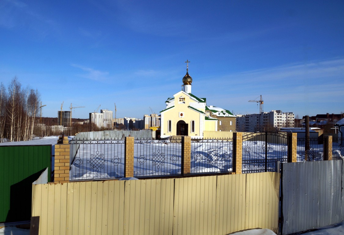 Церковь Митрофана Воронежского, Владимир (Владимир, город, Владимирская область). дополнительная информация, Вид с запада на строительную площадку с новой церковью в стадии финишной отделки и благоустройства