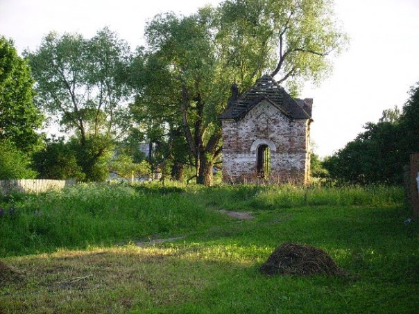 Неизвестная часовня, Михальцево (Переславский район и г. Переславль-Залесский, Ярославская область). дополнительная информация, Вид с северной стороны на часовню (до реставрации)