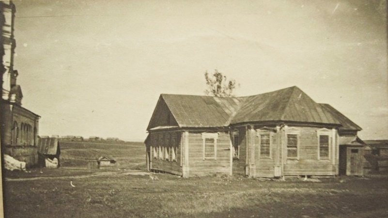 Кремёнки. Церковь Петра и Павла. архивная фотография, Фото 1947 г. (Целиков А.). Слева видна Покровская церковь. ГКМФ. ГНИМА им Щусева