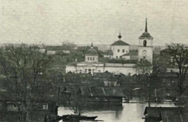 Церковь Рождества Христова, Лысково (Лысковский район, Нижегородская область). архивная фотография, Начало ХХ в. На заднем плане - Казанская церкви. Сайт общества 