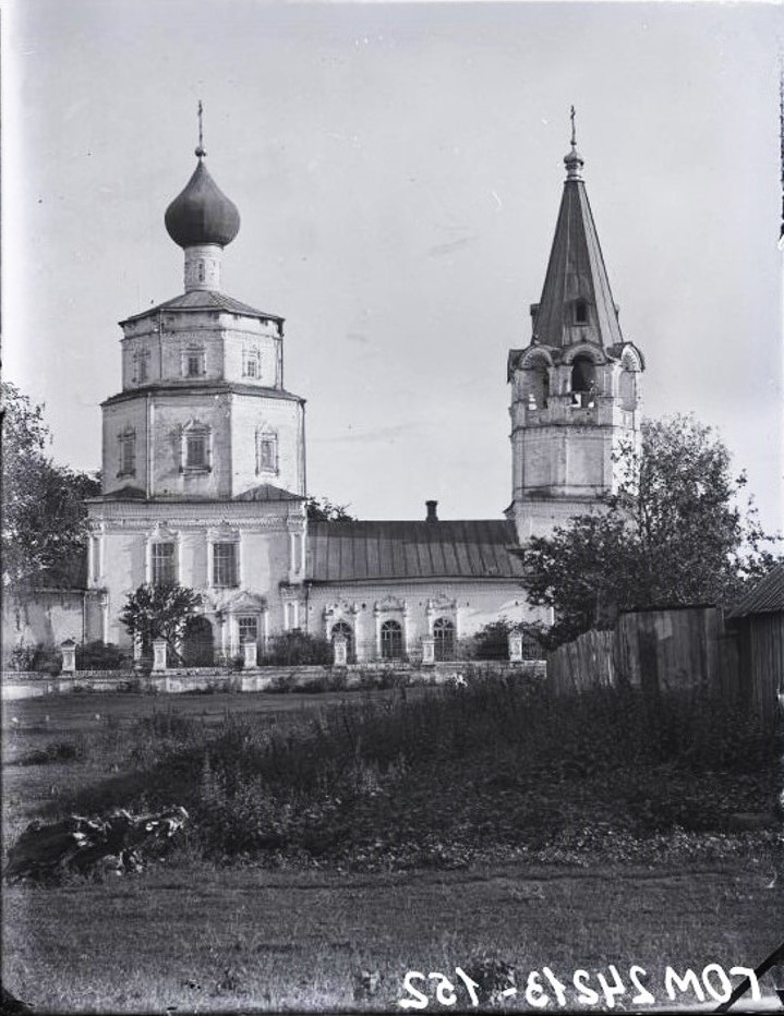 Церковь Введения во храм Пресвятой Богородицы, Лысково (Лысковский район, Нижегородская область). архивная фотография, Введенская церковь с северной стороны. Фото 1927 г. из фондов Нижегородского музея-заповедника. (ГК № 55274576)