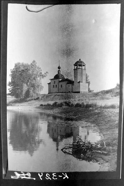 Церковь Покрова Пресвятой Богородицы, Чернокулово (Юрьев-Польский район, Владимирская область). архивная фотография, Вид от реки Нерли; Комеч А.И.; Госкаталог №27007019; ФГБУК 