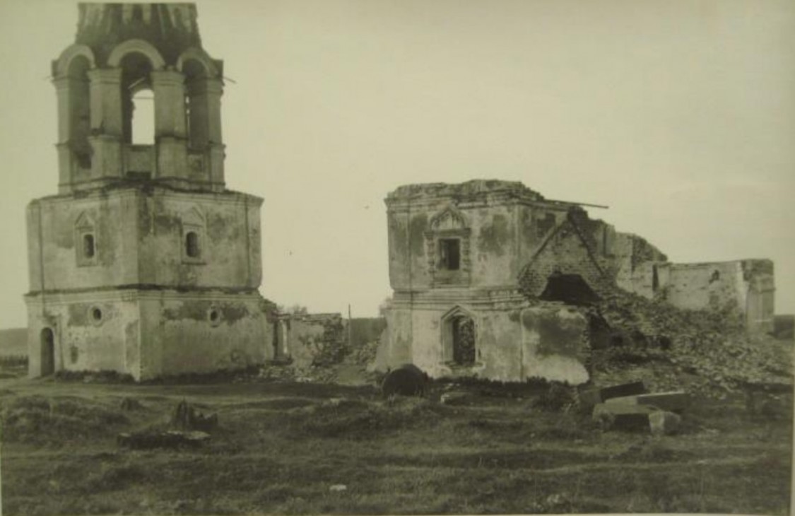 Церковь Илии Пророка, Ильинское (Жуковский район, Калужская область). архивная фотография, Ильинская церковь. Общий вид развалин церкви с юго - востока. Снимок Каверзнева М. Г. из коллекции МУАР.(https://goskatalog.ru/portal/#/collections?id=10460114)