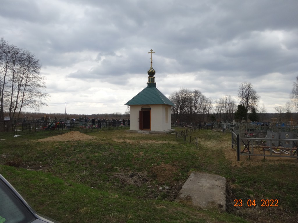 Неизвестная часовня, Новое Село (Вяземский район, Смоленская область). фасады, Неизвестная часовня на кладбище деревни
