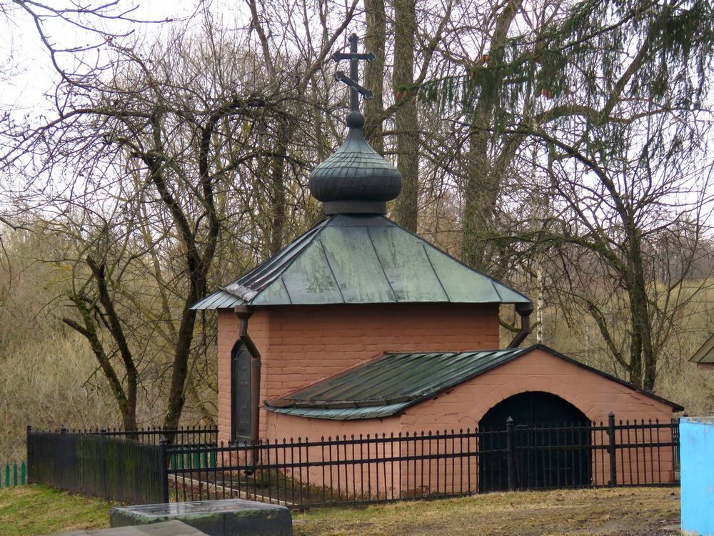 Часовня-усыпальница Толстых, Красный Рог (Почепский район, Брянская область). фасады