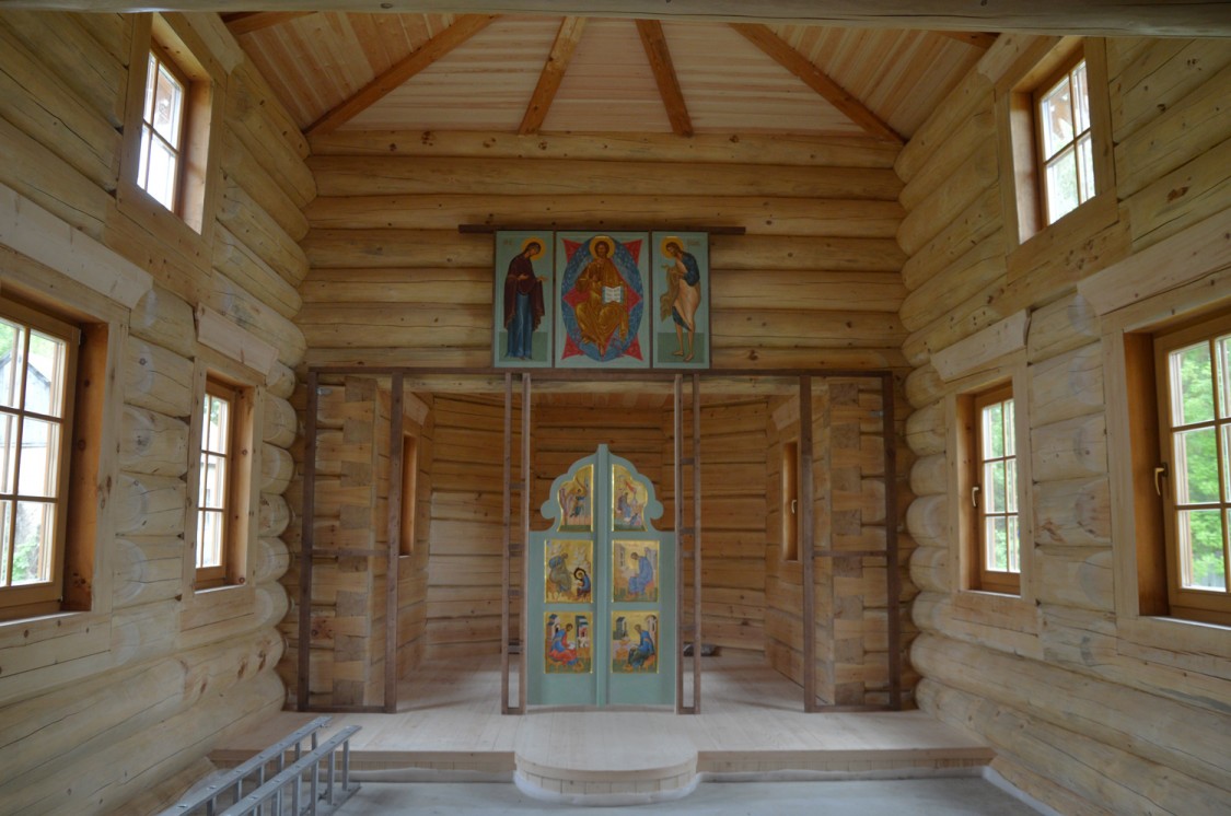 Церковь Паисия Святогорца, Дивногорье (Лискинский район, Воронежская область). интерьер и убранство, Вид на алтарь