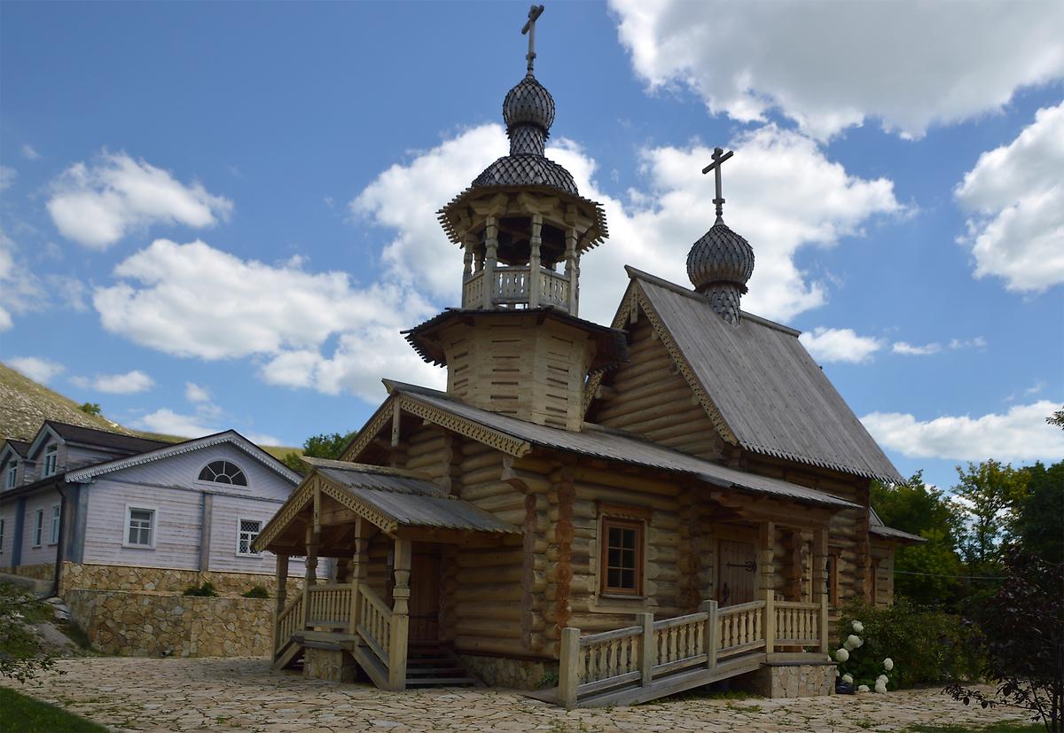 фасады. Церковь Паисия Святогорца, Дивногорье (Лискинский район, Воронежская область)